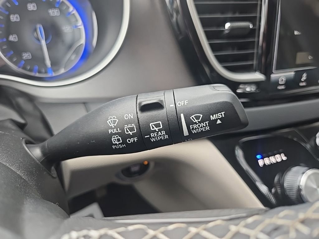 Used 2024 Chrysler Pacifica Touring-L image 38