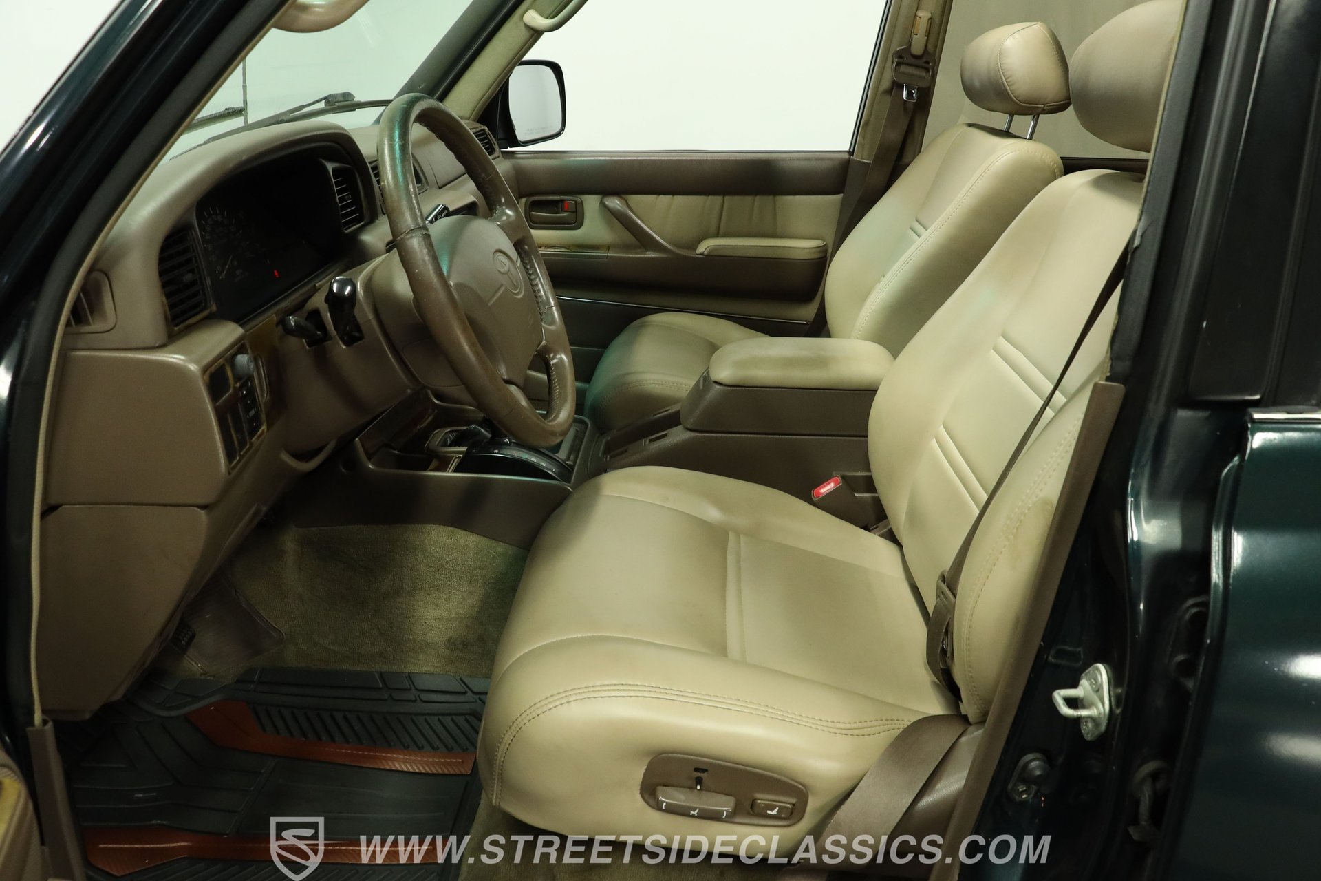 Used 1997 Toyota Land Cruiser w/ Collector's Edition Pkg AWD/4WD image 36