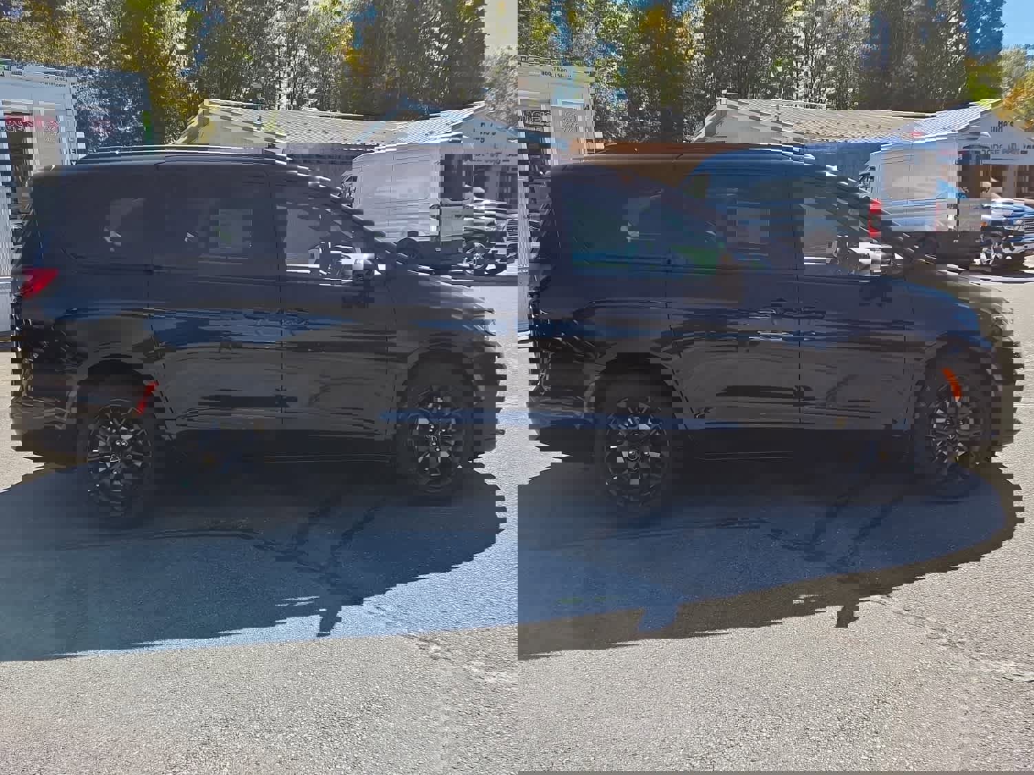 New 2026 Chrysler Pacifica Limited w/ S Appearance Package image 3