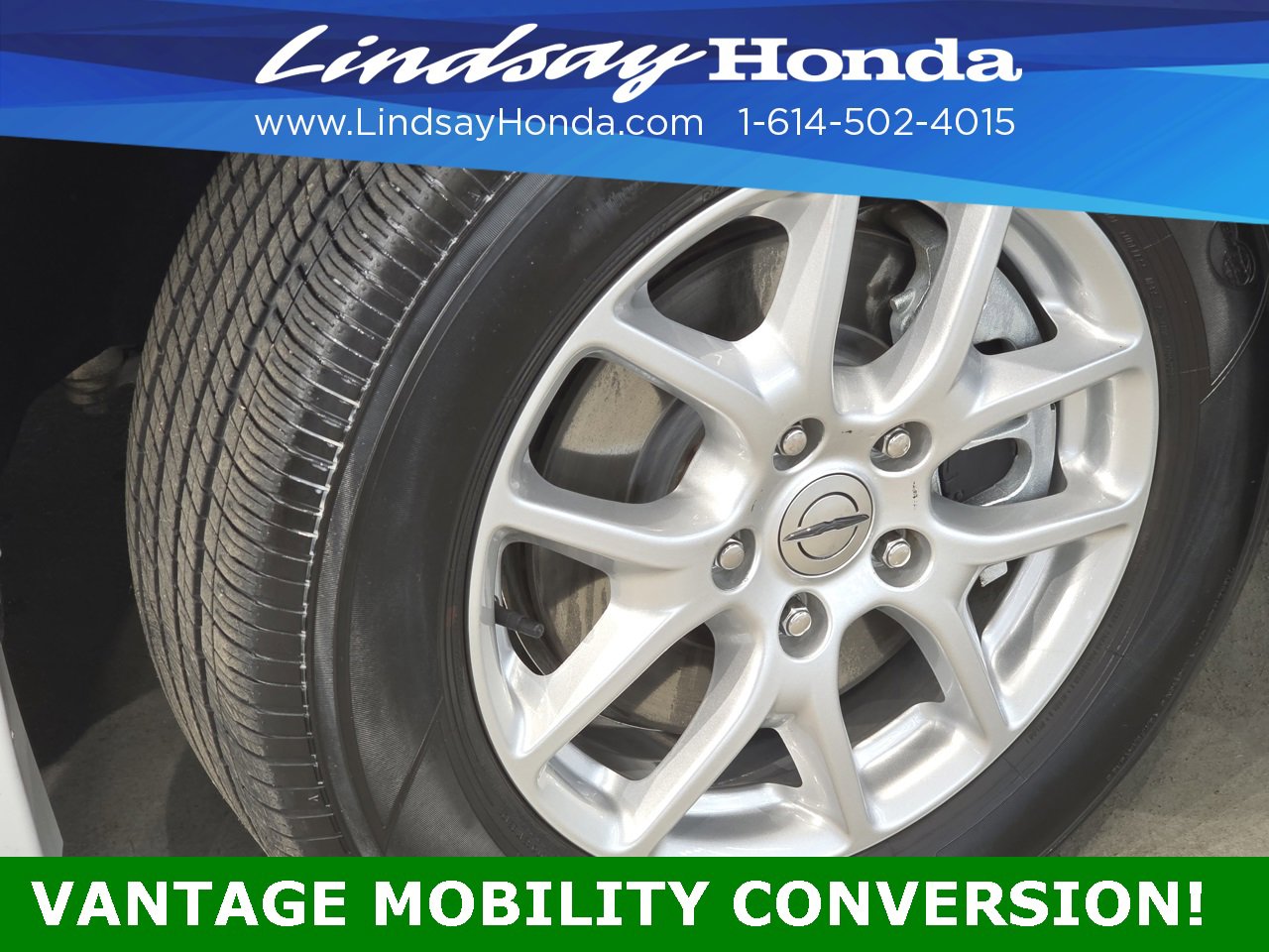 Used 2022 Chrysler Voyager LX image 24