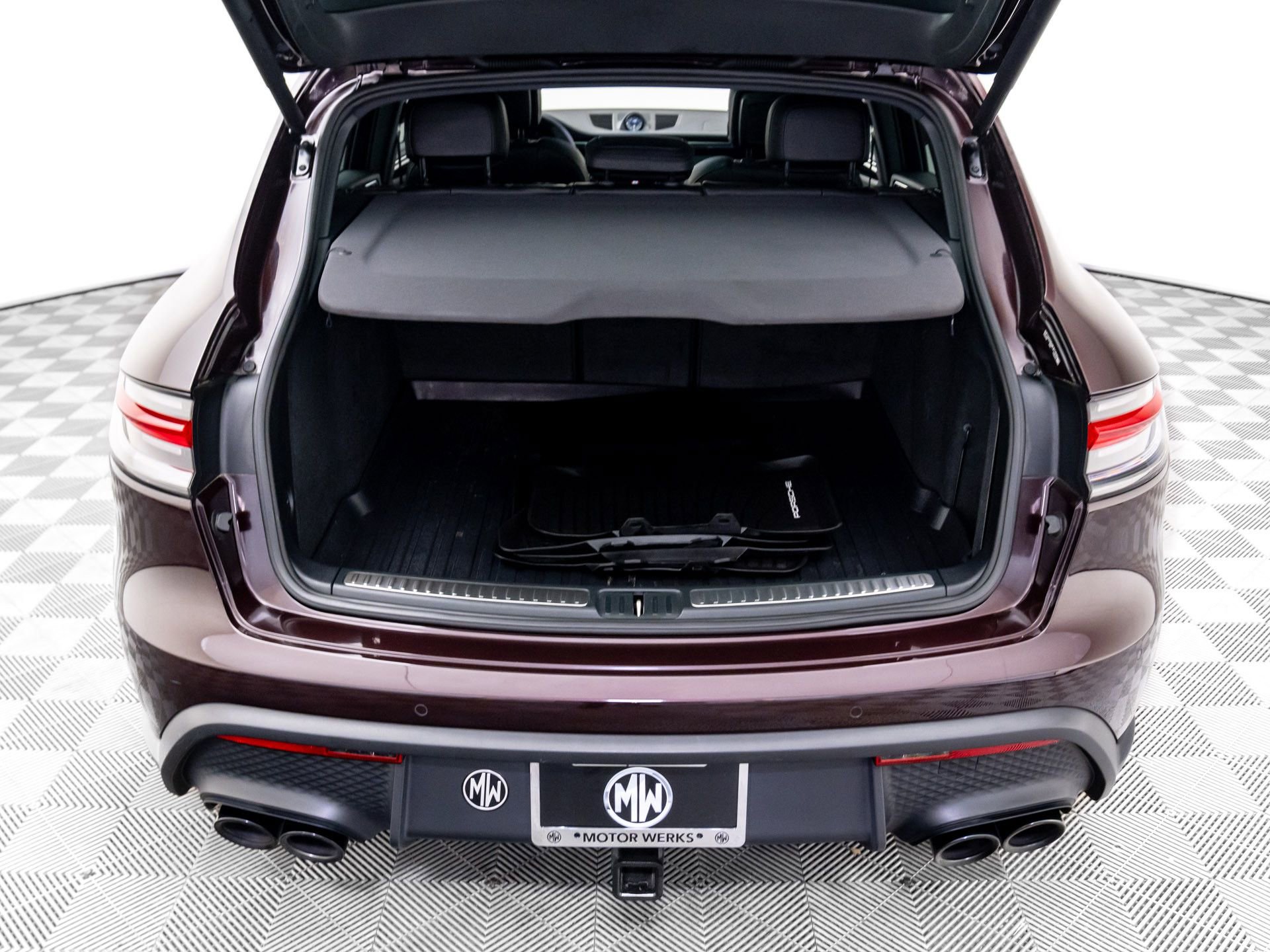 Certified 2024 Porsche Macan Turbo image 30