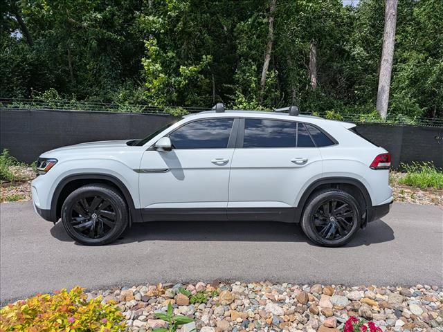 Certified 2023 Volkswagen Atlas Cross Sport SE w/ Black Wheel Package AWD/4WD image 2