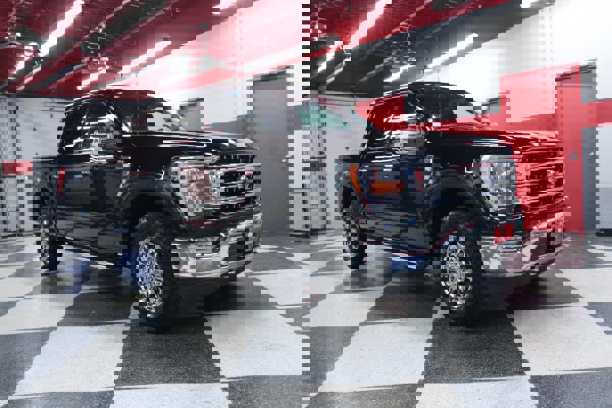 Used 2023 Ford F150 Lariat w/ FX4 Off-Road Package image 2