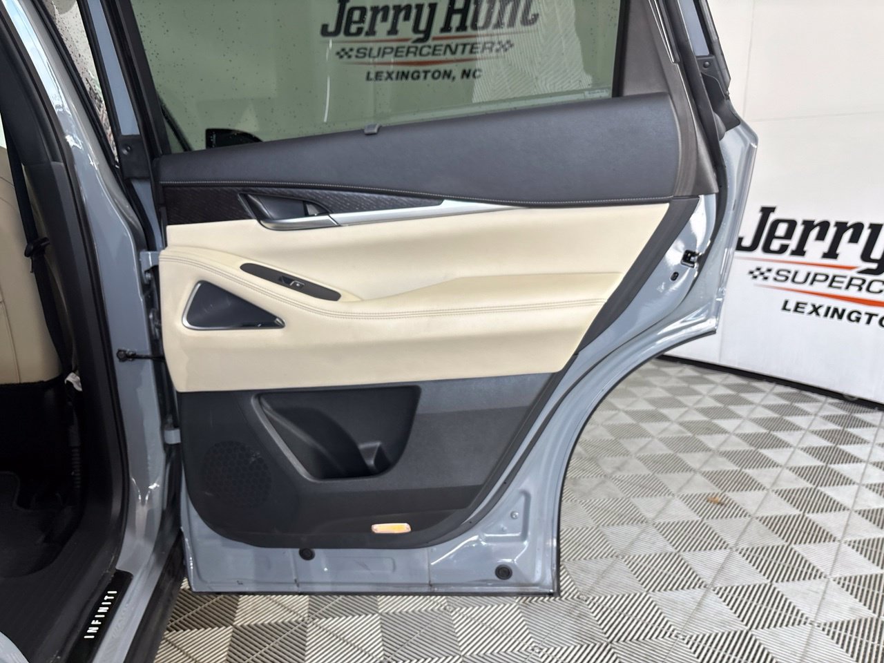 Used 2025 INFINITI QX60 Sensory FWD image 31