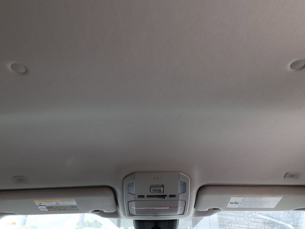 Used 2023 Toyota Highlander LE FWD image 16