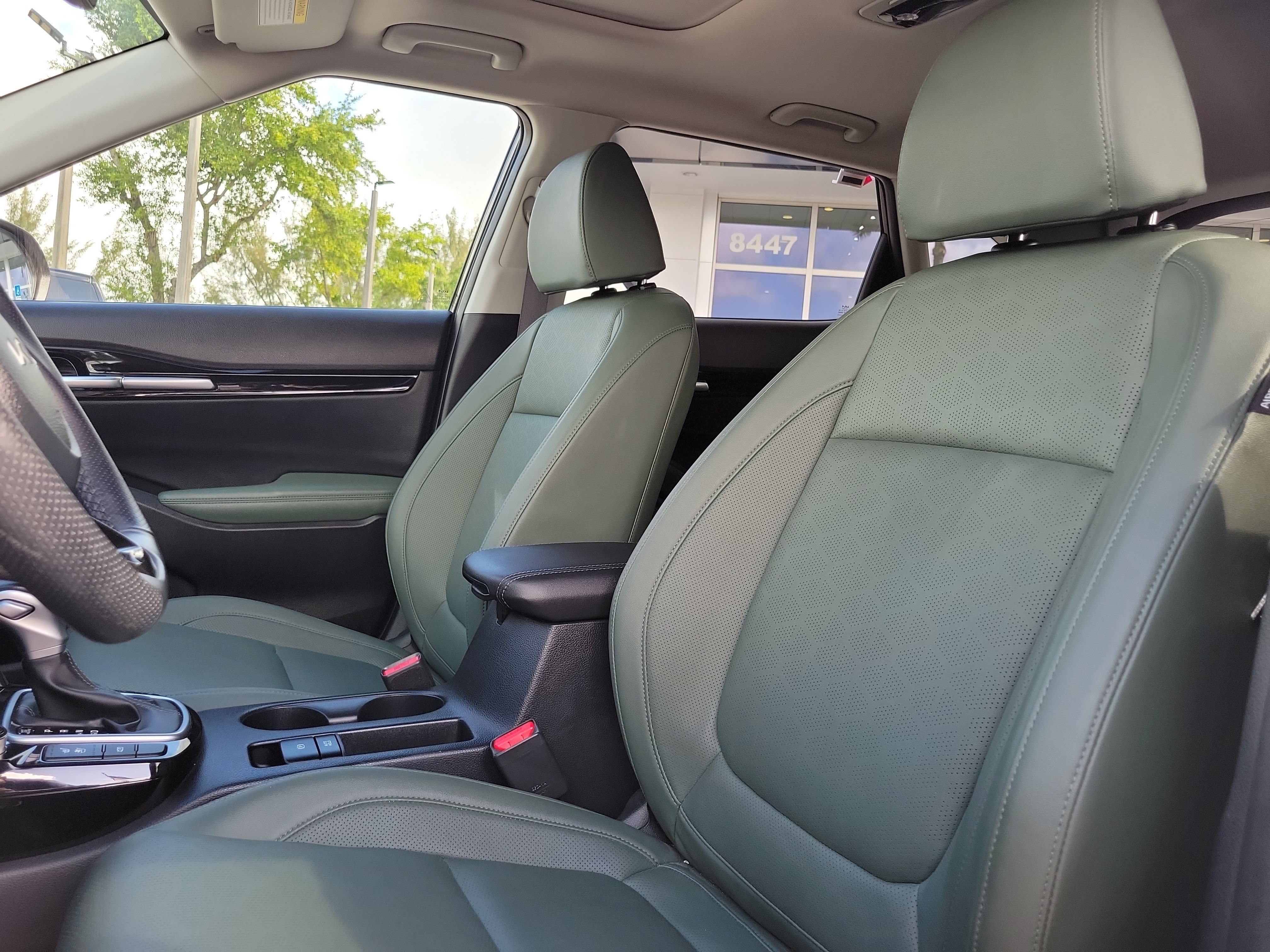 Used 2025 Kia Seltos SX w/ SX Sunroof Package AWD/4WD image 12