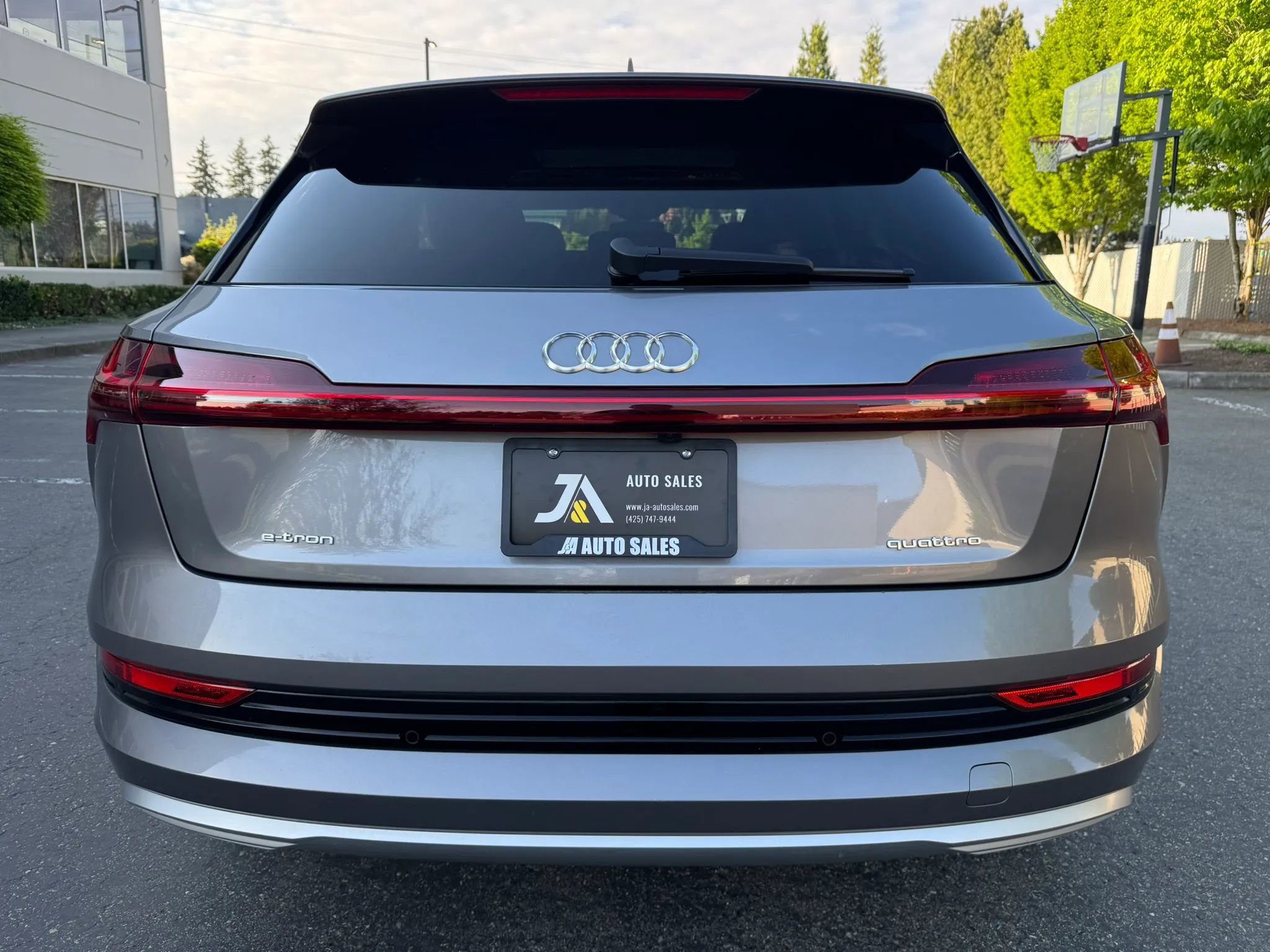 Used 2022 Audi e-tron Premium AWD/4WD image 9