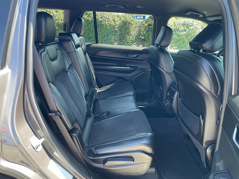 Used 2024 Jeep Grand Cherokee L Laredo image 32