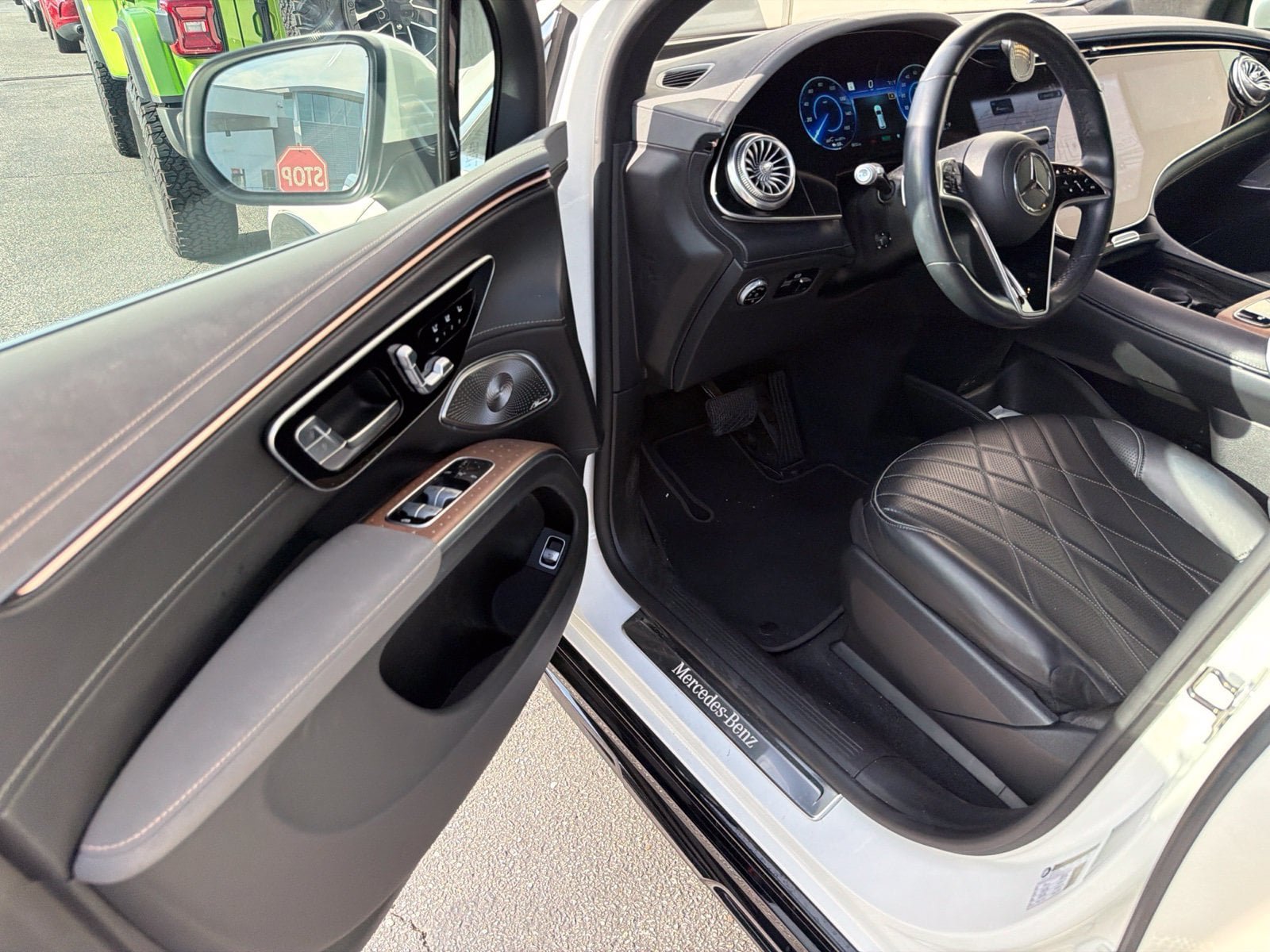 Used 2023 Mercedes-Benz EQS 580 4MATIC SUV image 5