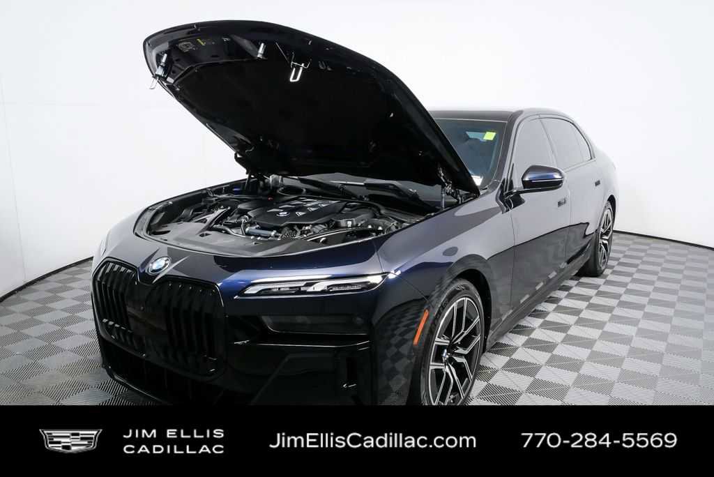 Used 2023 BMW 760i xDrive image 32