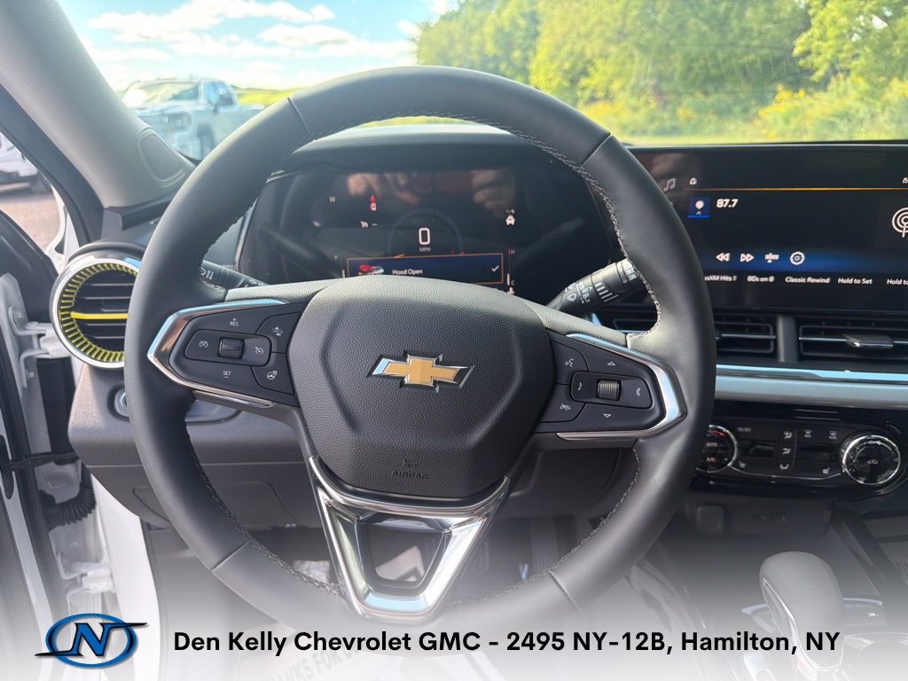 New 2026 Chevrolet Trax LT w/ LT Convenience Package FWD image 3