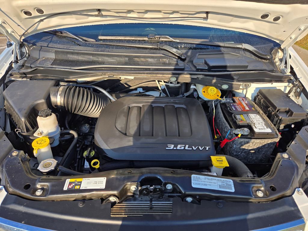 Used 2016 Chrysler Town & Country Limited Platinum image 30