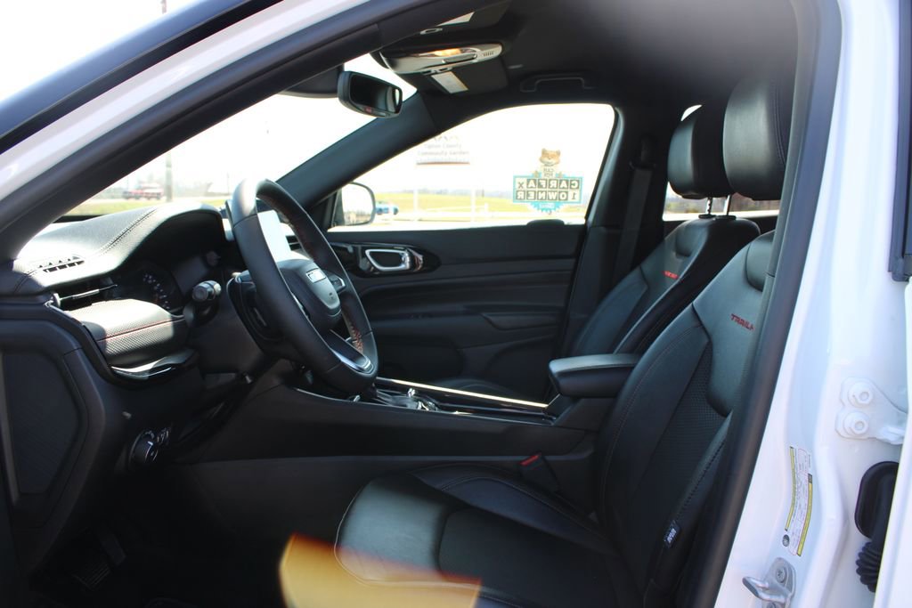 Used 2025 Jeep Compass Trailhawk image 21