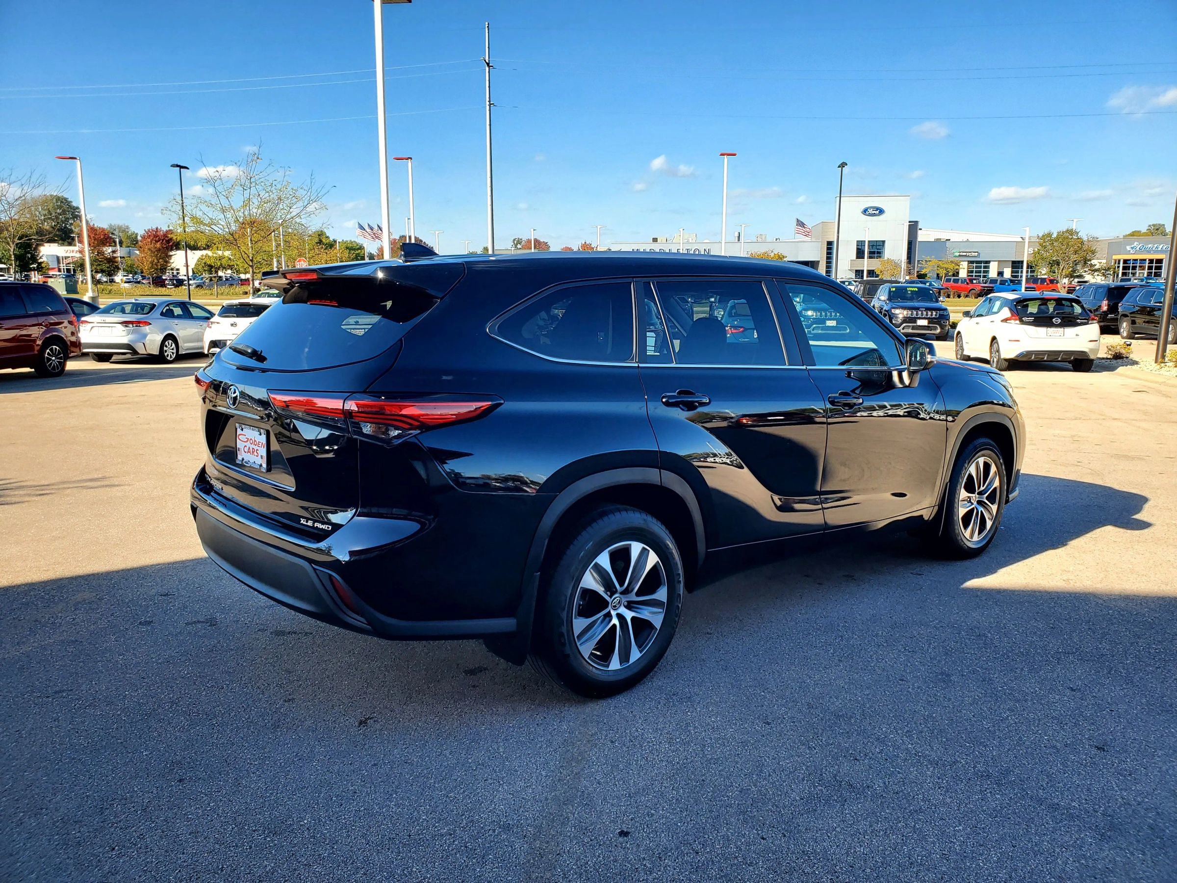 Used 2023 Toyota Highlander XLE image 5