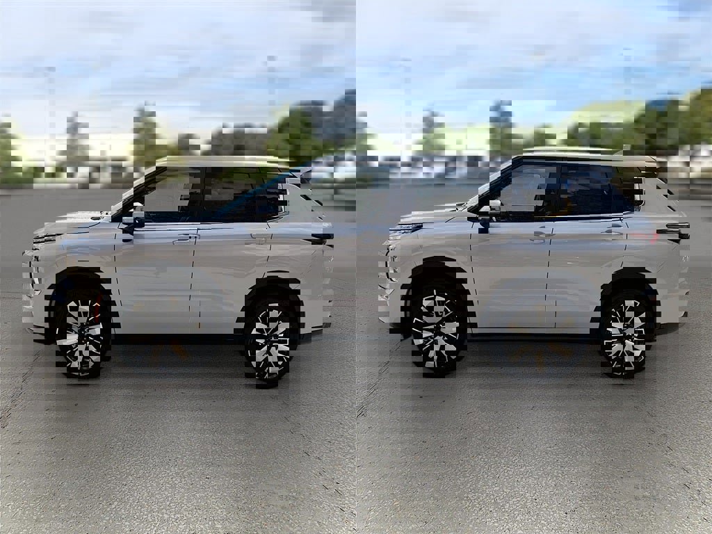 New 2025 Mitsubishi Outlander SE image 3
