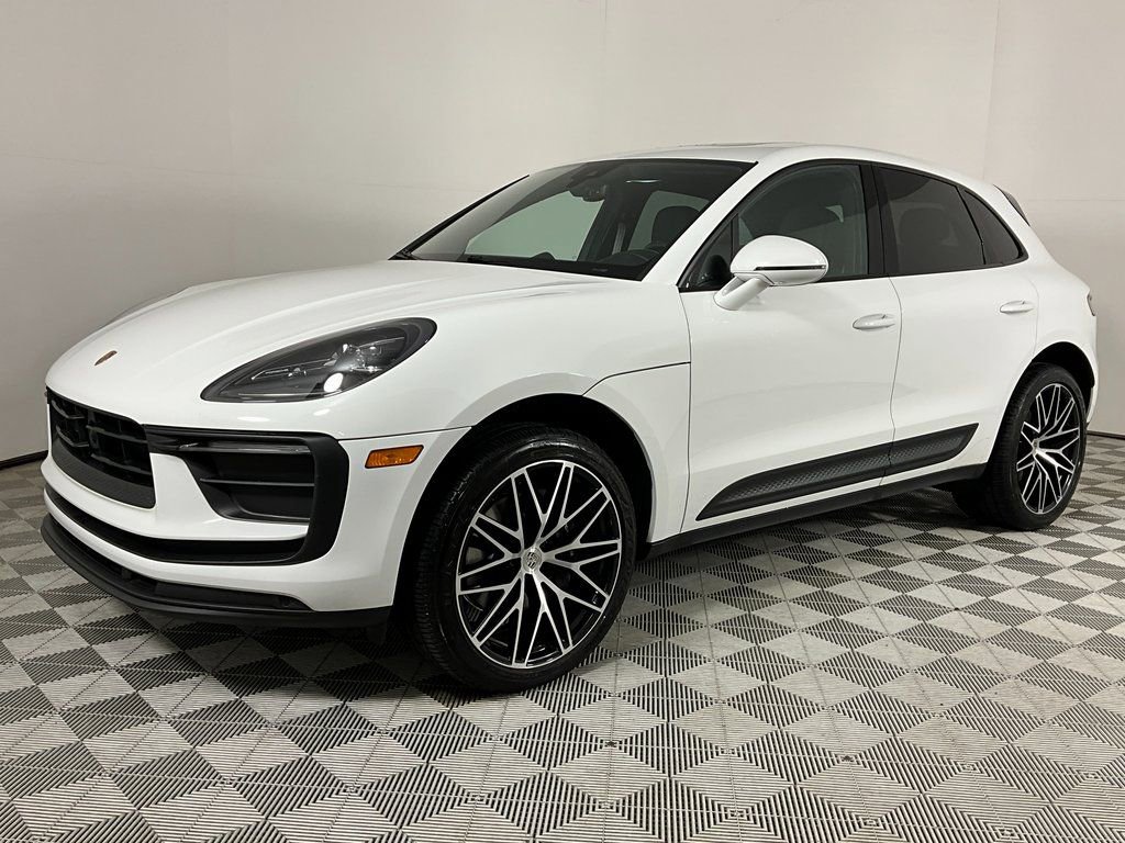 Used 2022 Porsche Macan AWD/4WD image 1
