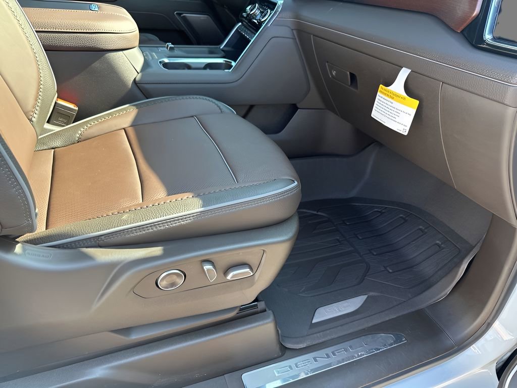 New 2026 GMC Sierra 3500 Denali w/ Denali Reserve Package image 16
