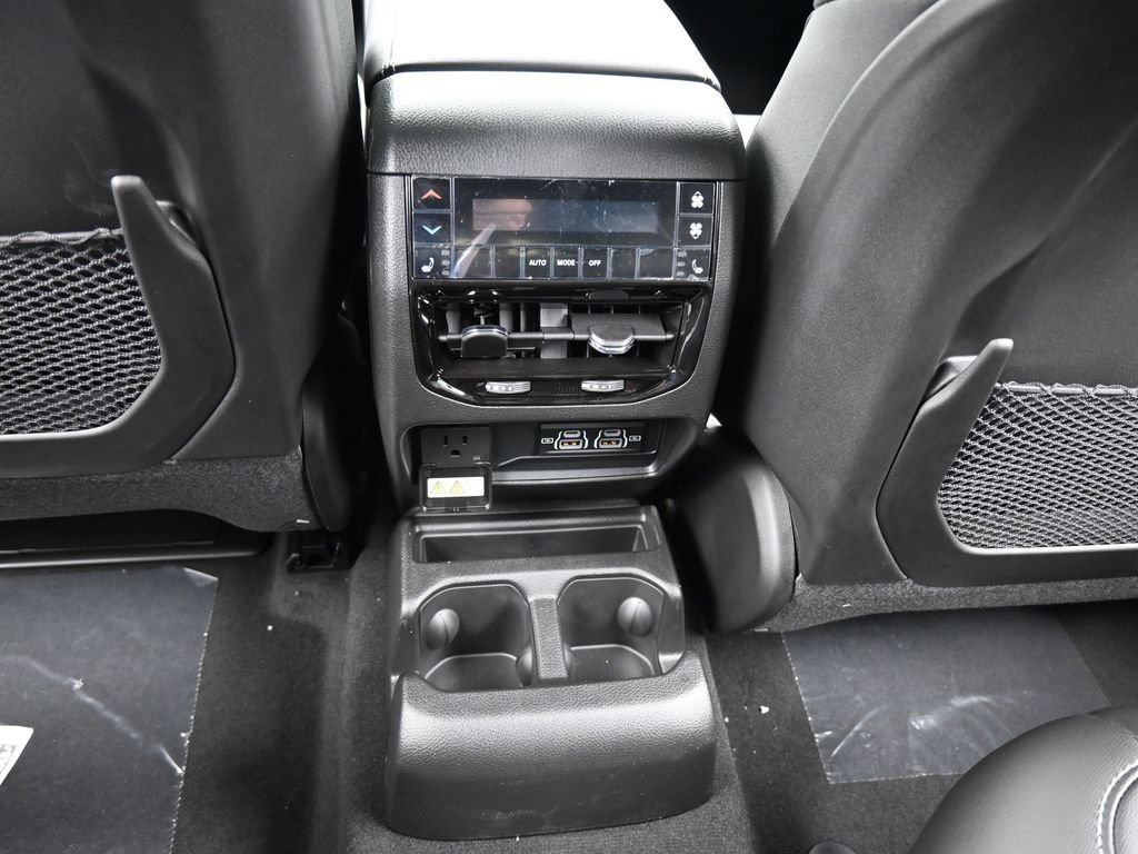 Used 2025 Jeep Grand Cherokee L Limited w/ Black Appearance Package AWD/4WD image 30