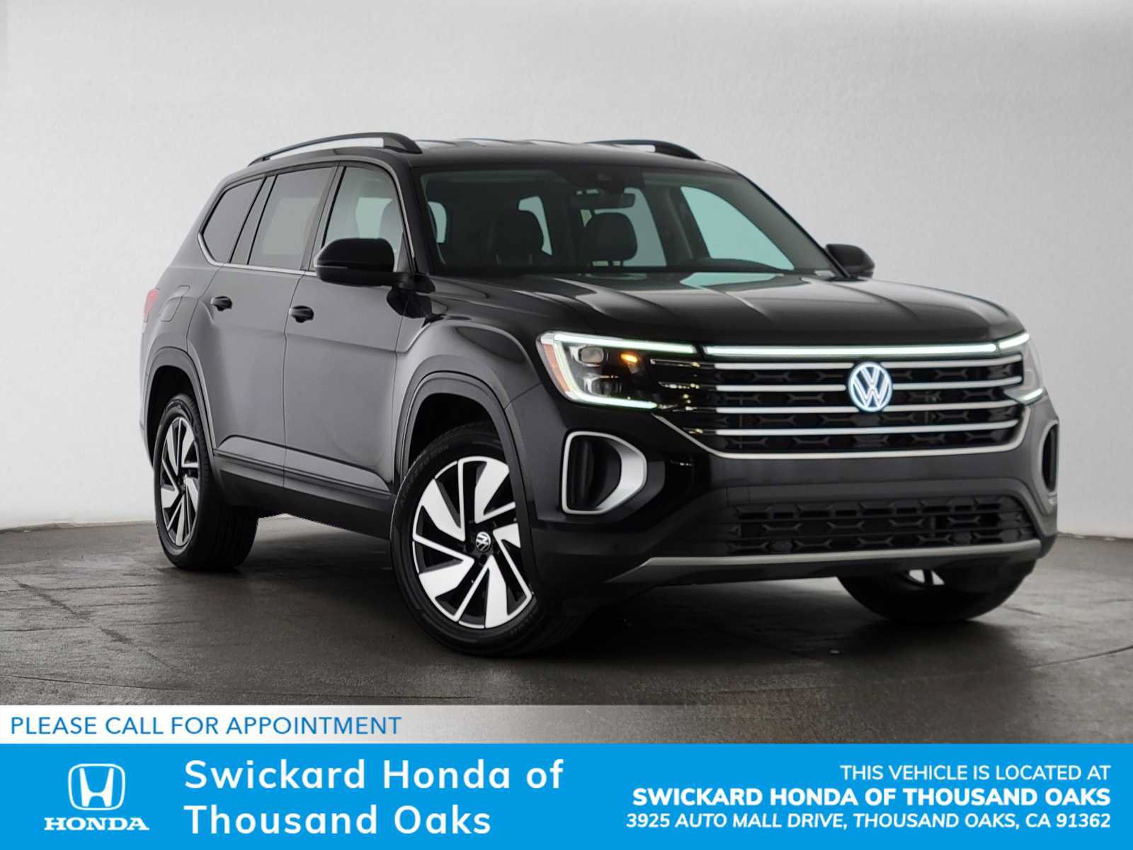 Used 2025 Volkswagen Atlas SE AWD/4WD image 1