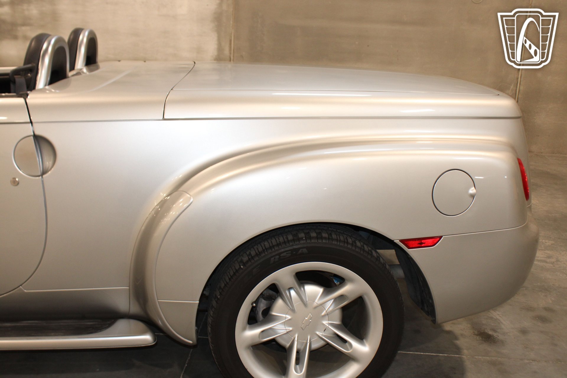 Used 2004 Chevrolet SSR w/ Preferred Equipment Group RWD image 3