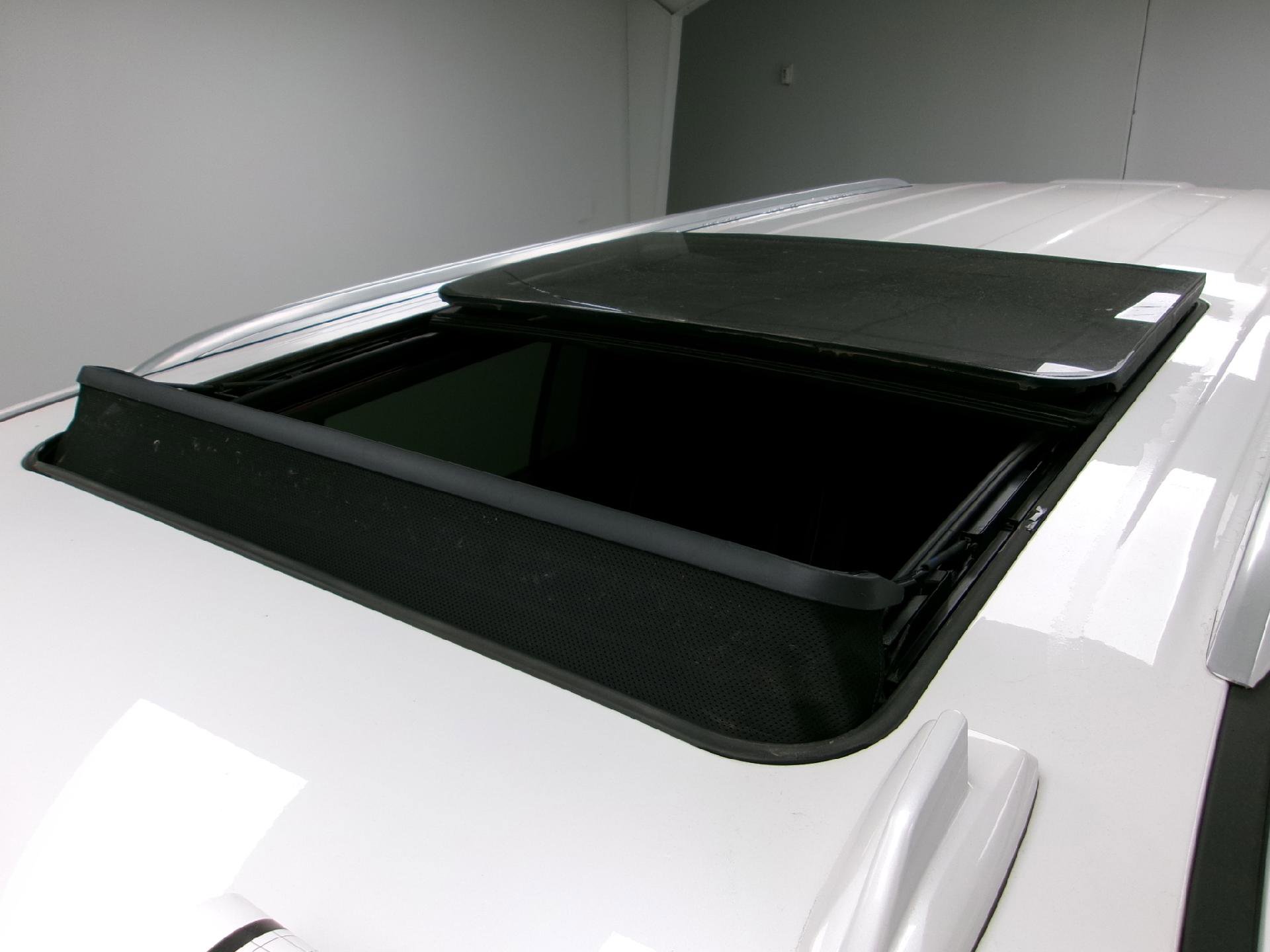 Used 2021 Chevrolet Suburban Premier w/ Premium Package image 4