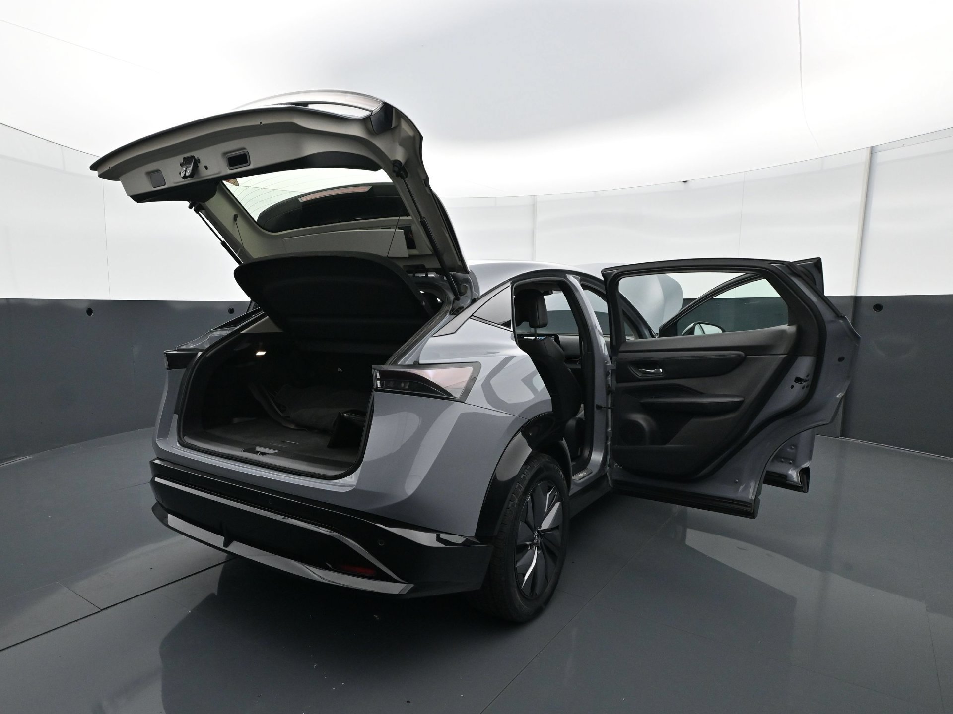 Used 2023 Nissan Ariya AWD image 32