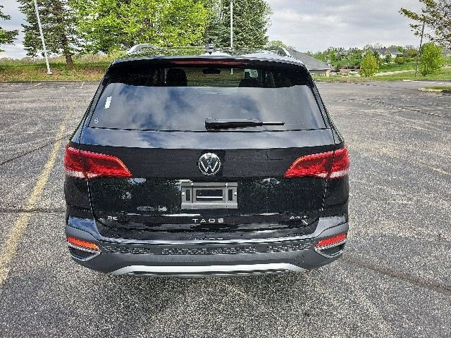 Used 2024 Volkswagen Taos SE AWD/4WD image 5
