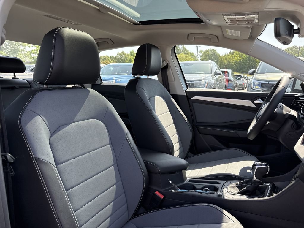 New 2025 Volkswagen Jetta SE image 18