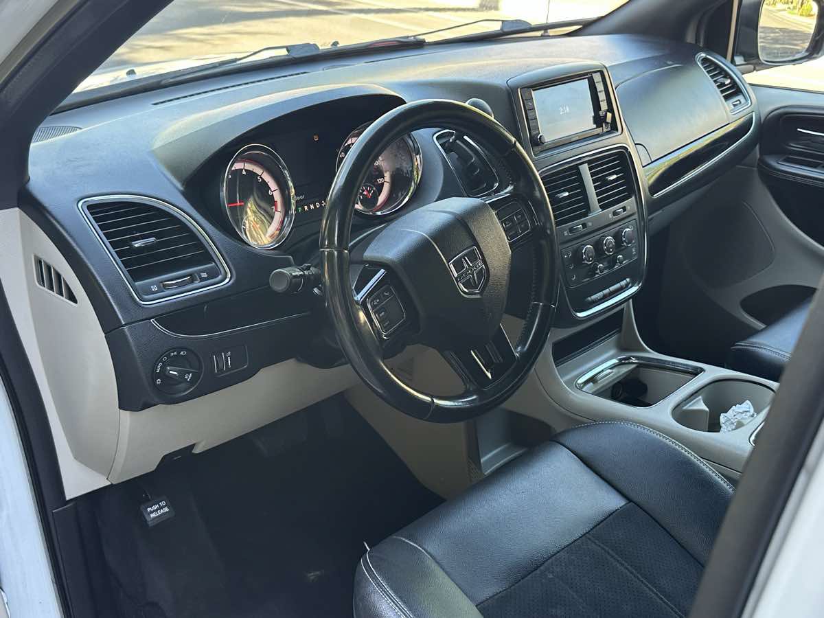 Used 2020 Dodge Grand Caravan SXT FWD image 24