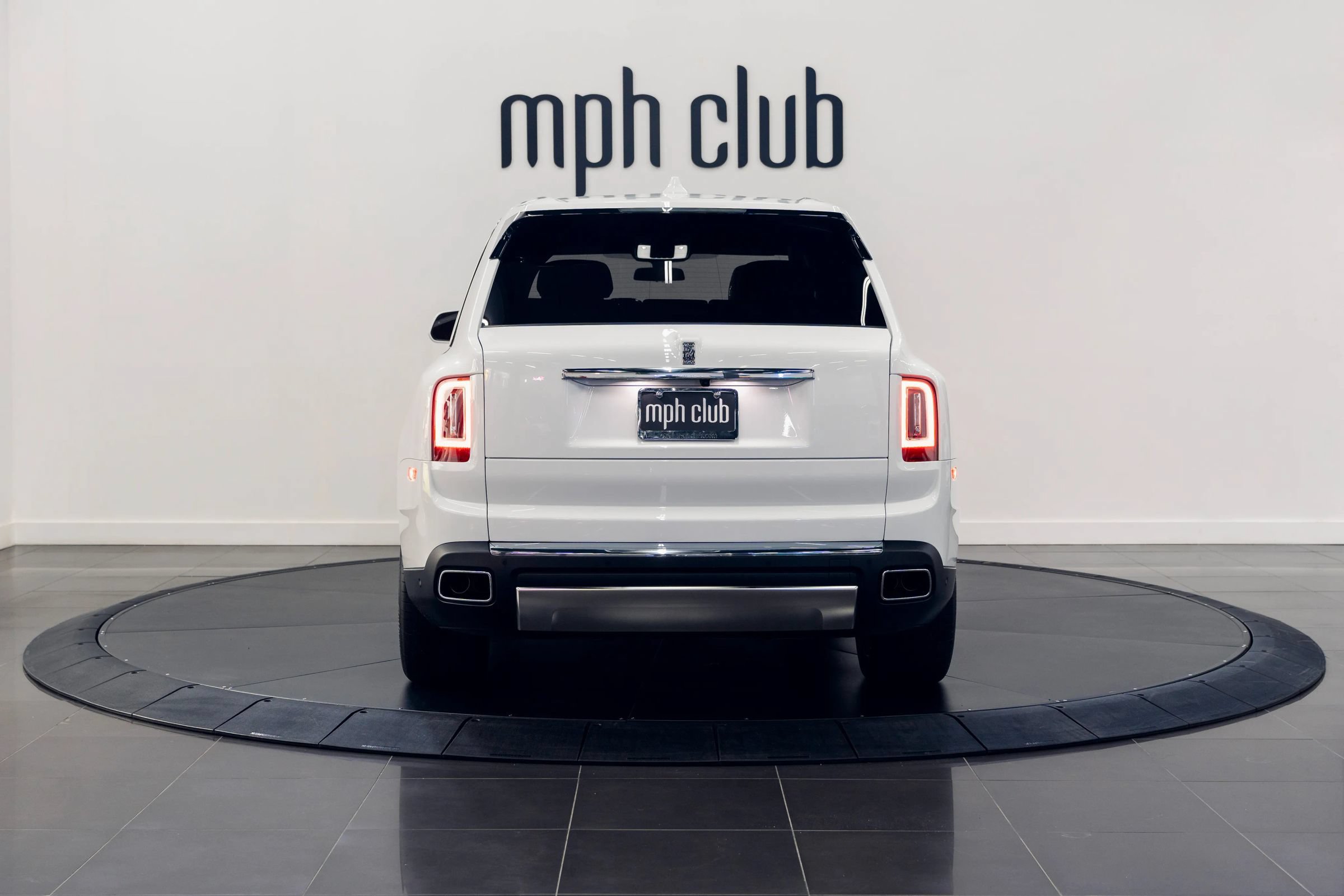 Used 2021 Rolls-Royce Cullinan AWD/4WD image 3