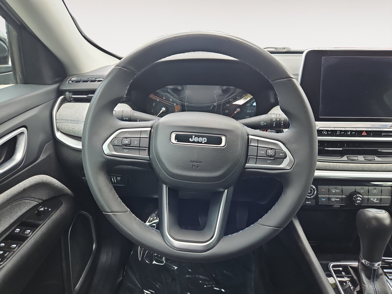 Used 2022 Jeep Compass Latitude AWD/4WD image 12