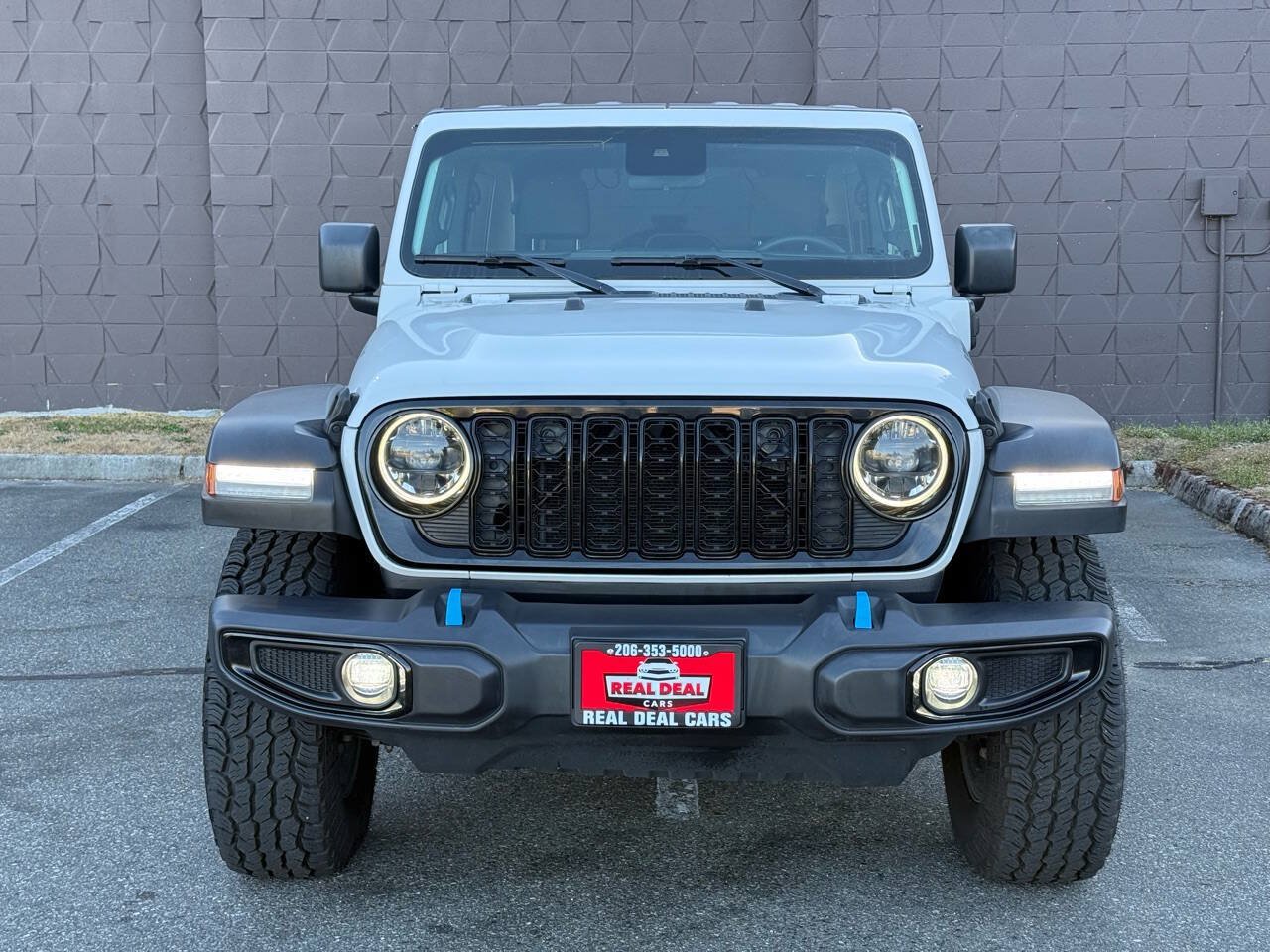 Used 2024 Jeep Wrangler Unlimited AWD/4WD image 2