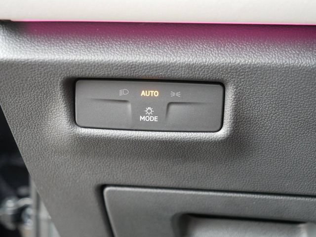 Certified 2025 Volkswagen Tiguan SE AWD/4WD image 24