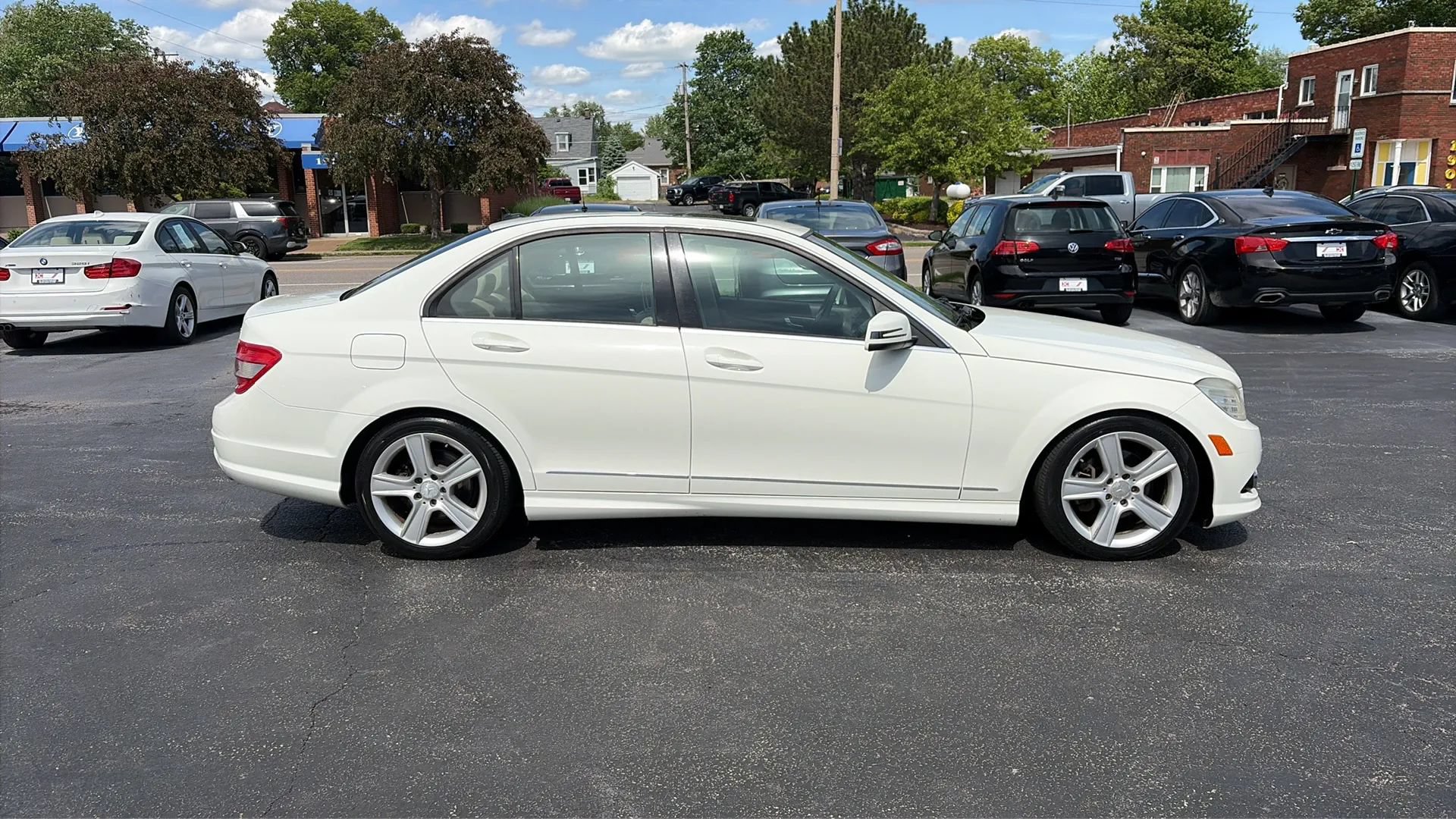 Used 2010 Mercedes-Benz C 300 4MATIC Sedan image 4