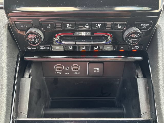 Used 2023 Jeep Grand Cherokee Overland AWD/4WD image 18