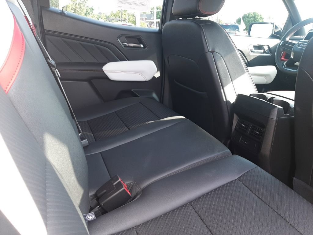 Used 2024 GMC Canyon AT4X AWD/4WD image 19