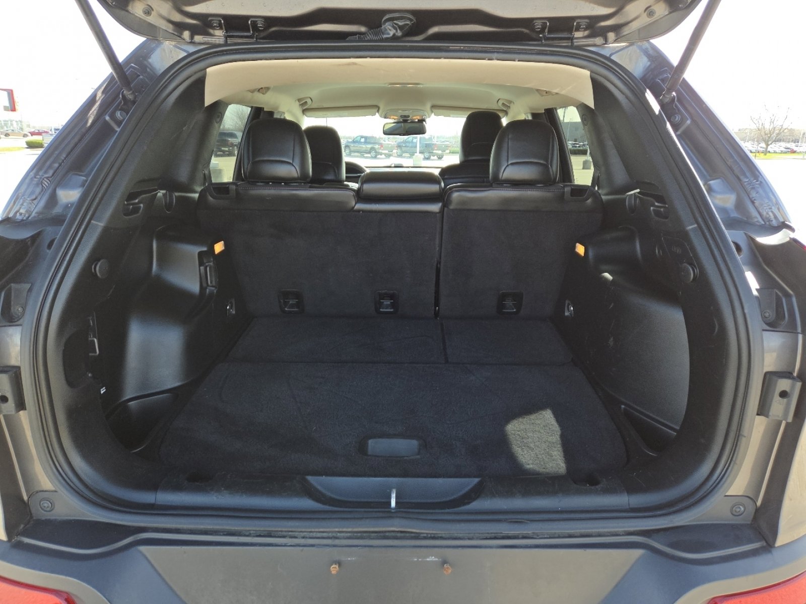 Used 2018 Jeep Cherokee Trailhawk w/ Cold Weather Group image 19