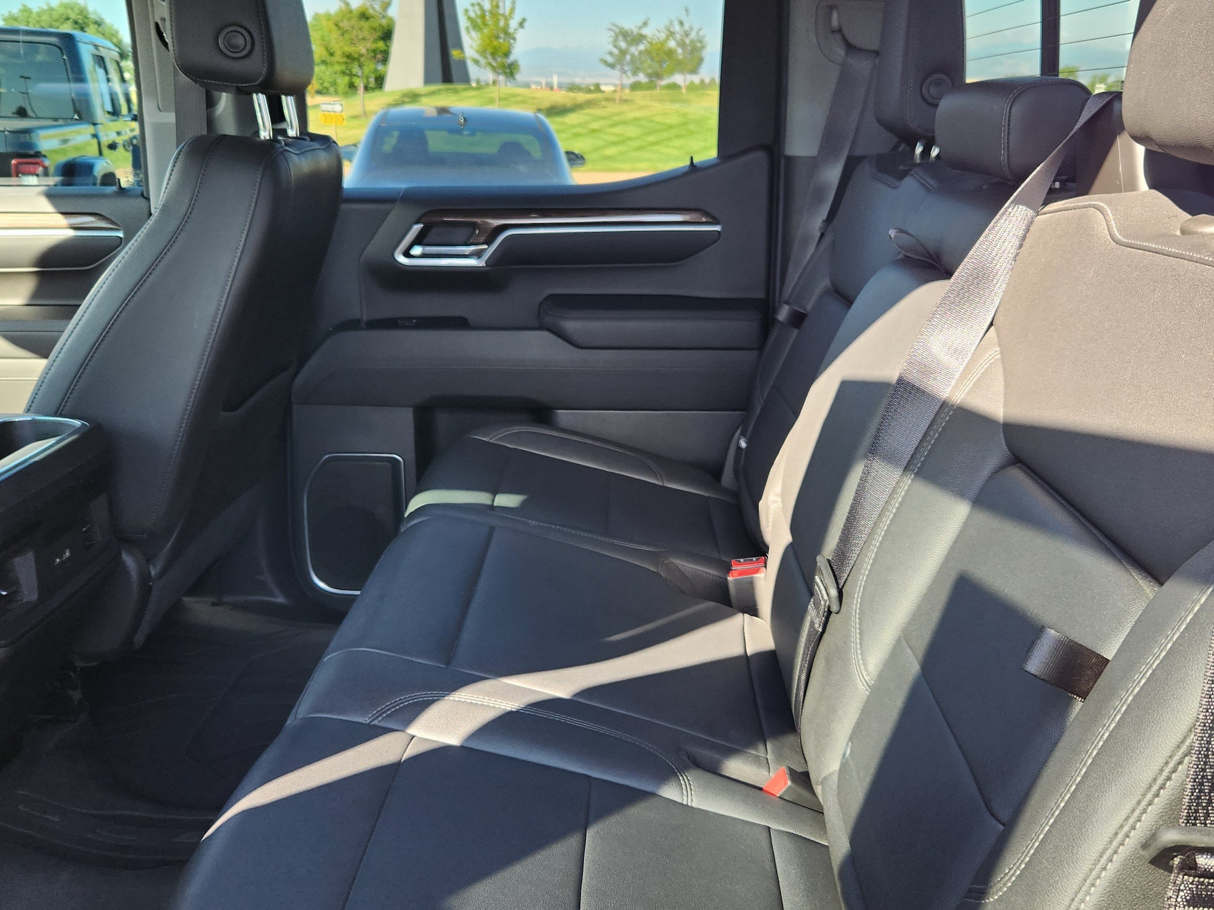 Used 2022 Chevrolet Silverado 1500 RST w/ Redline Edition AWD/4WD image 10