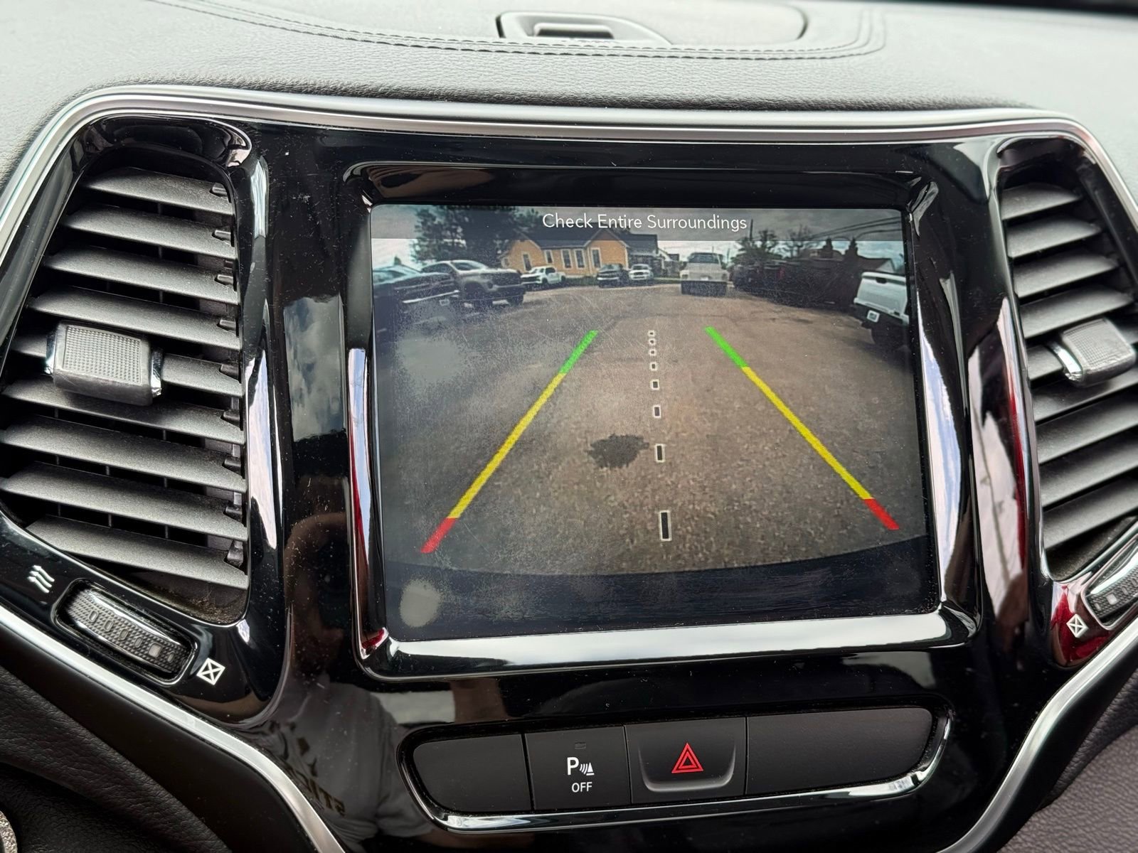 Used 2019 Jeep Cherokee Limited image 18