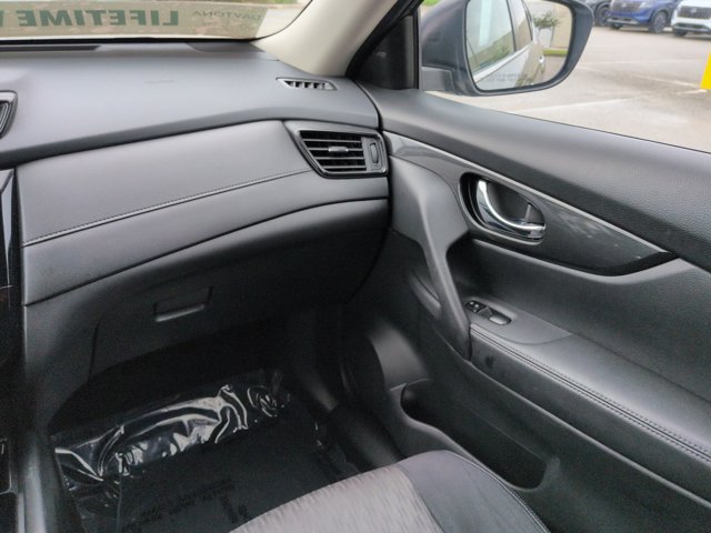 Used 2017 Nissan Rogue SV AWD/4WD image 18
