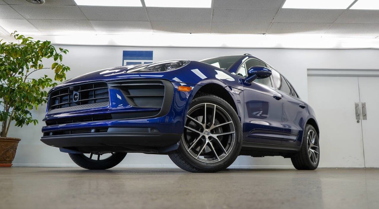 Used 2024 Porsche Macan image 32