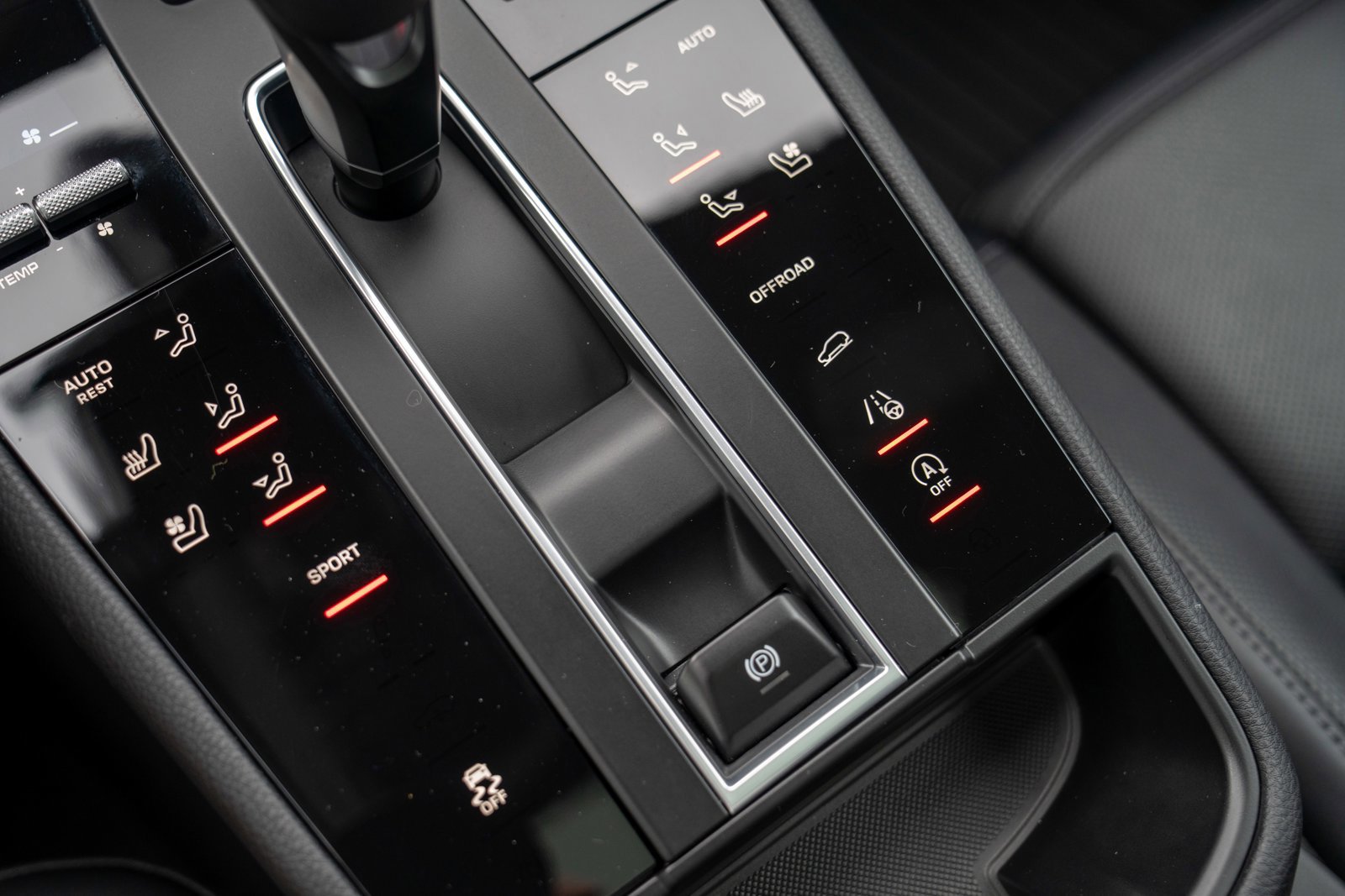 Certified 2025 Porsche Macan image 20