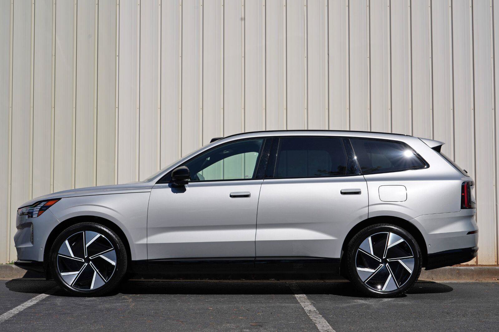 Used 2025 Volvo EX90 Ultra AWD/4WD image 8