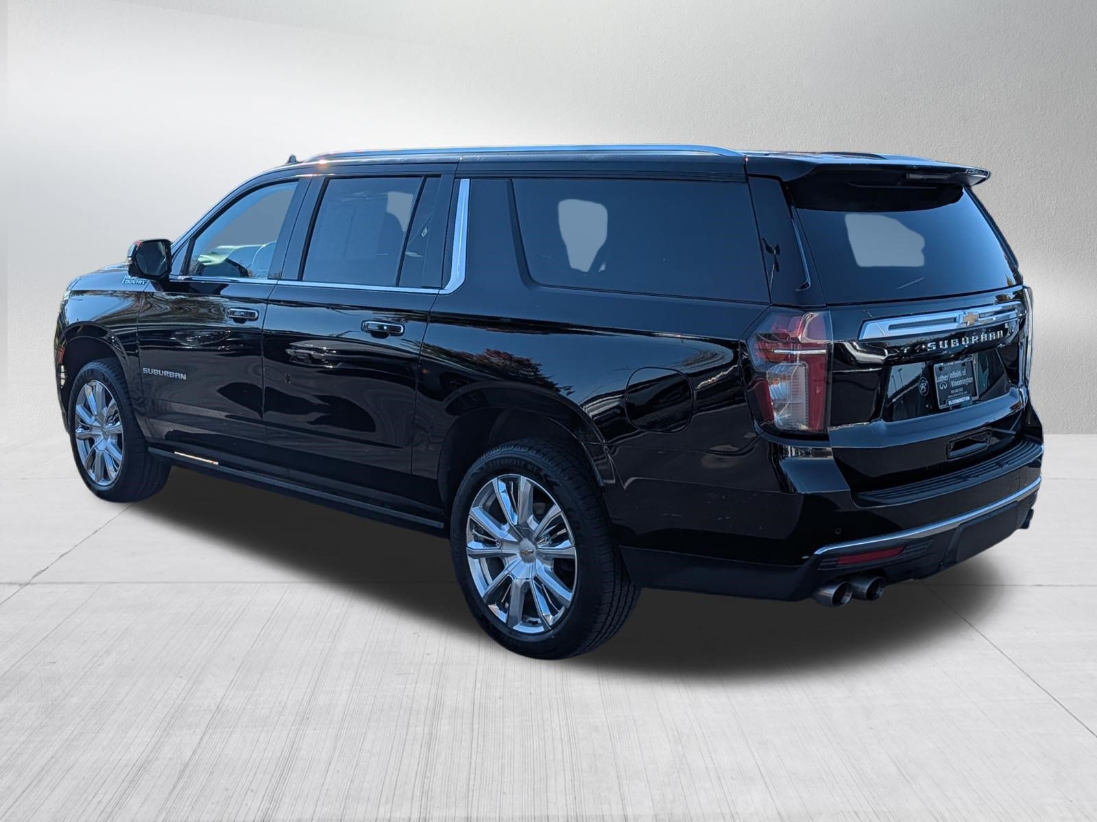 Used 2021 Chevrolet Suburban High Country w/ Premium Package AWD/4WD image 5