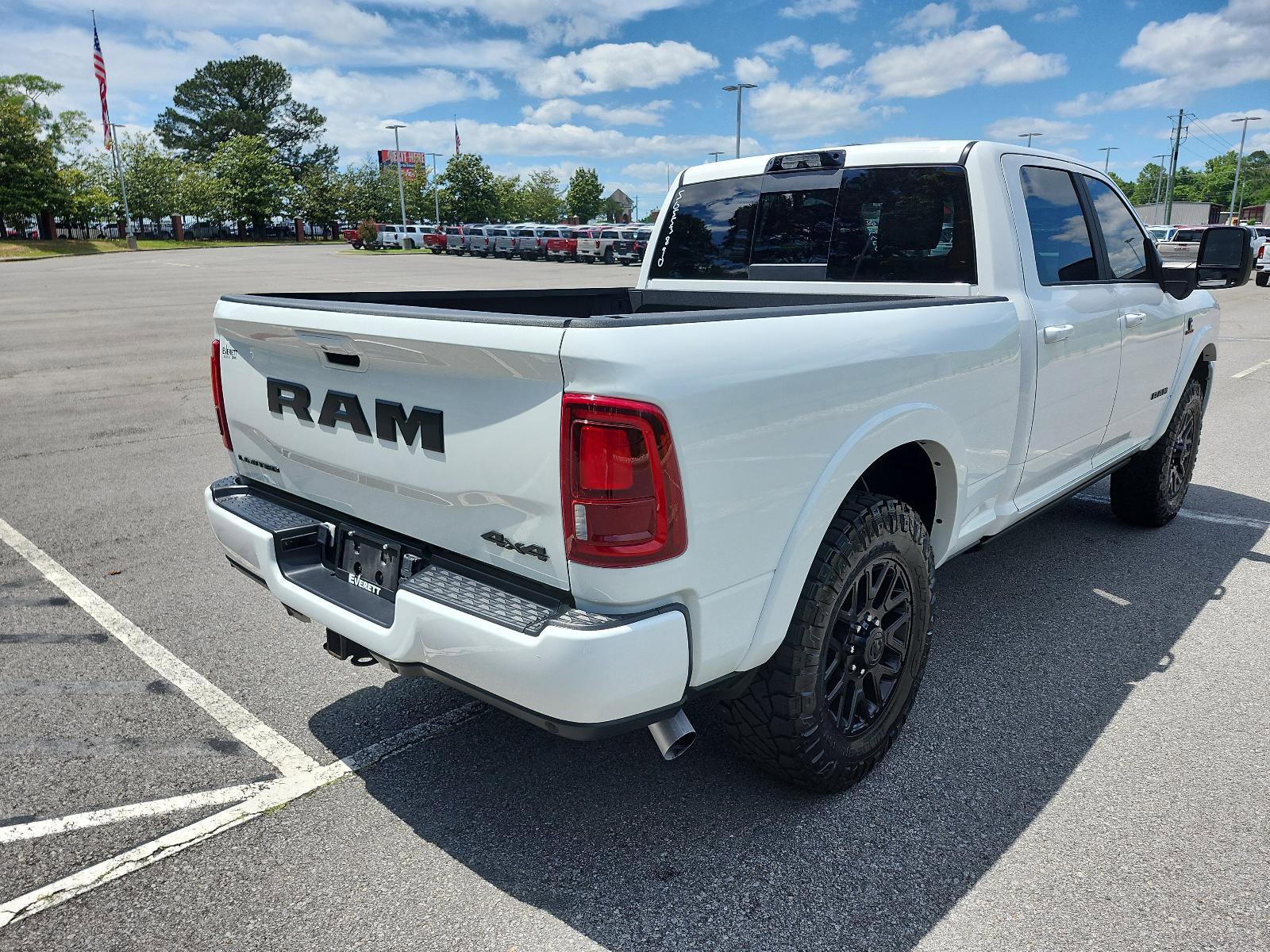 Used 2025 RAM 2500 Limited AWD/4WD image 3