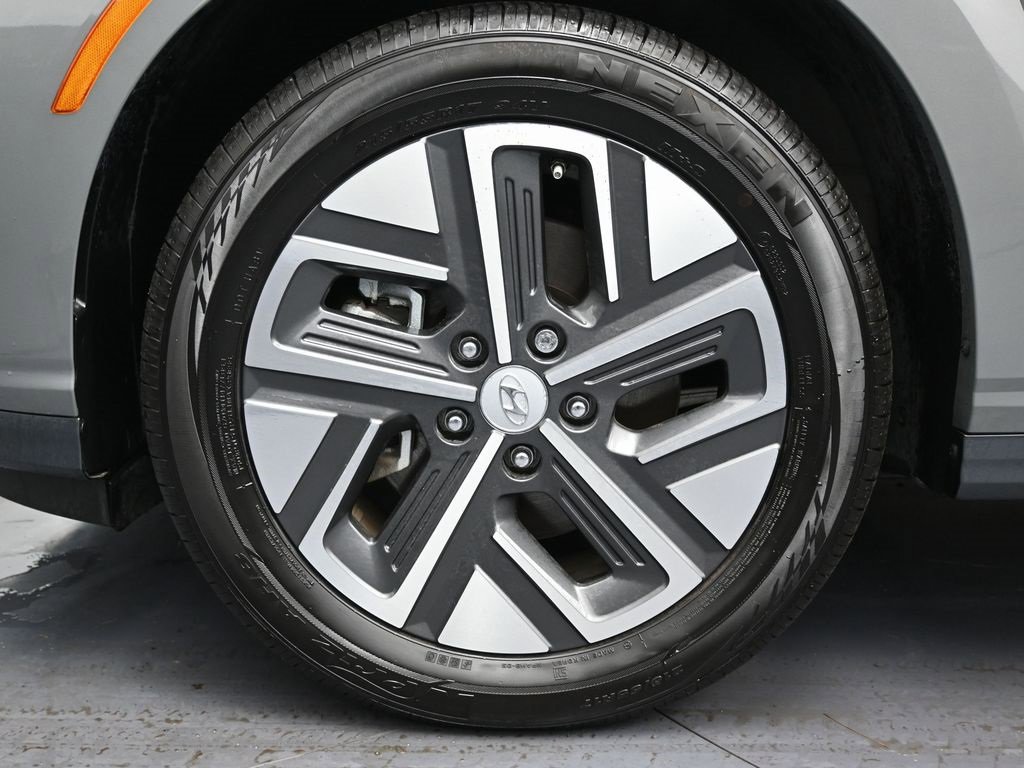 Used 2023 Hyundai Kona SE w/ Cargo Package image 11