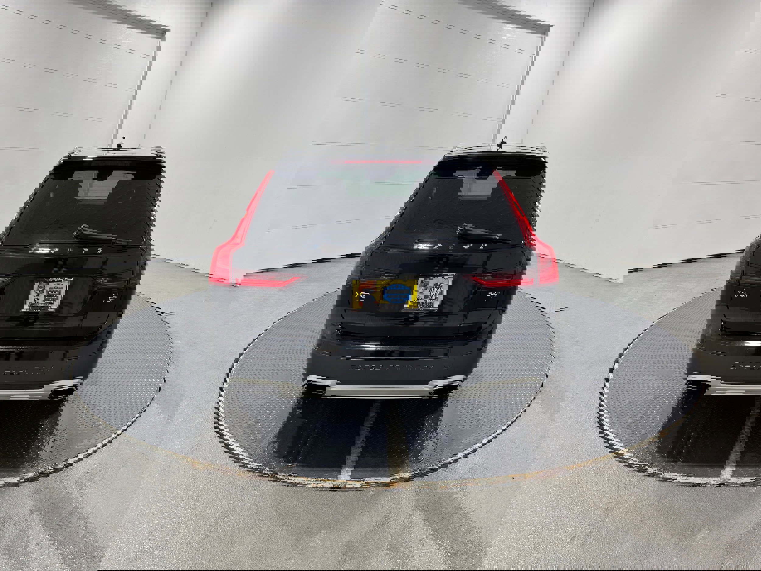 Used 2018 Volvo V90 T6 Cross Country w/ Convenience Package image 30