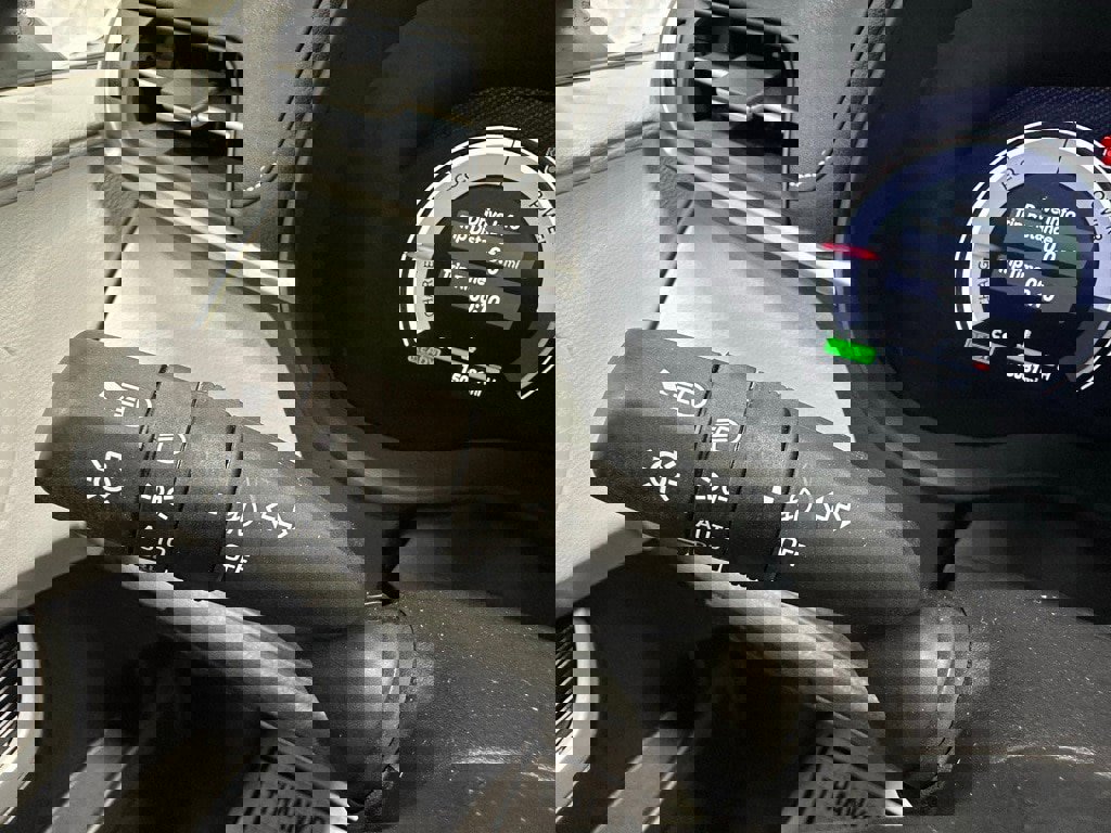 Used 2025 Toyota Sienna XSE image 21