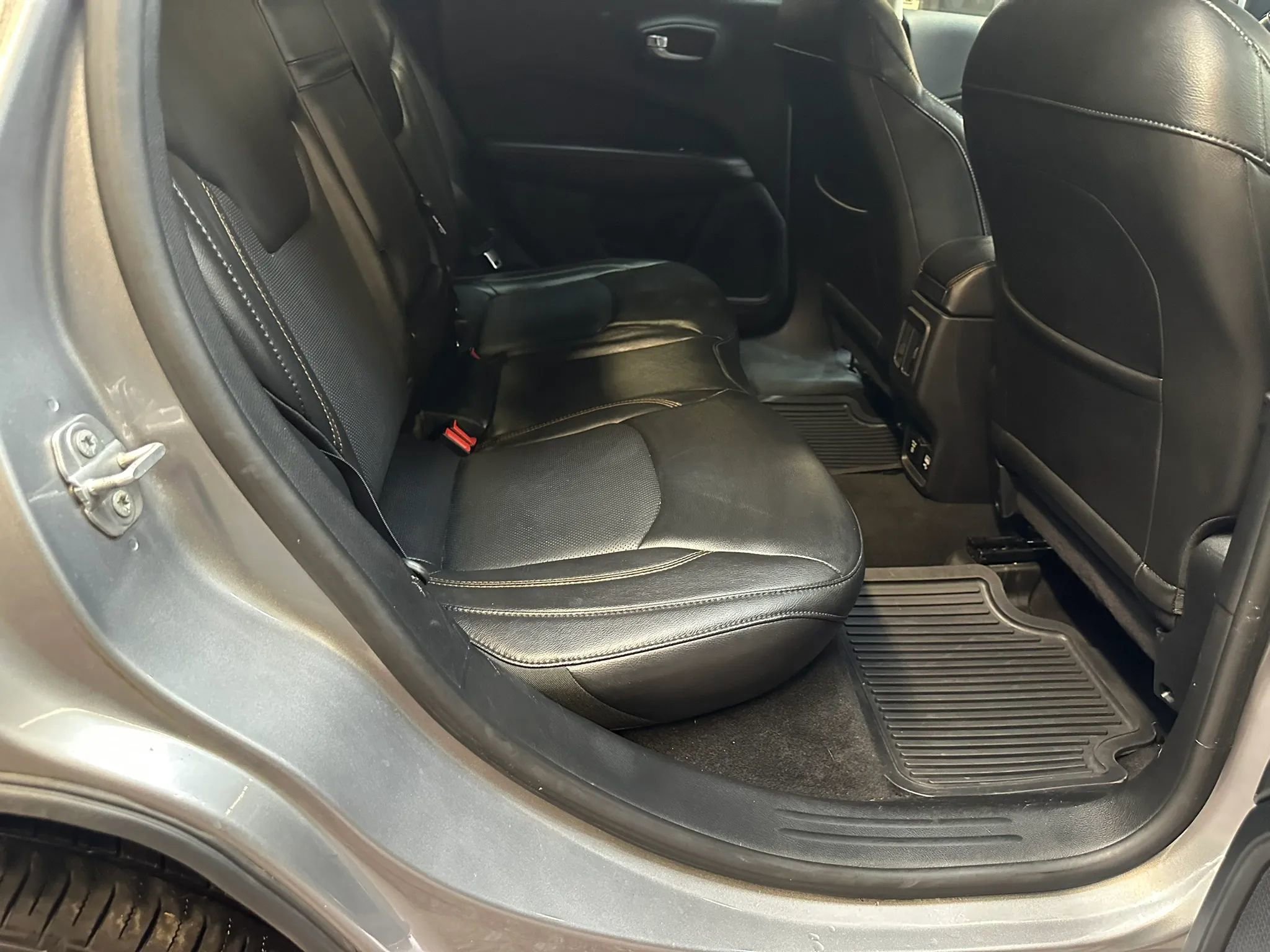 Used 2018 Jeep Compass Limited image 30