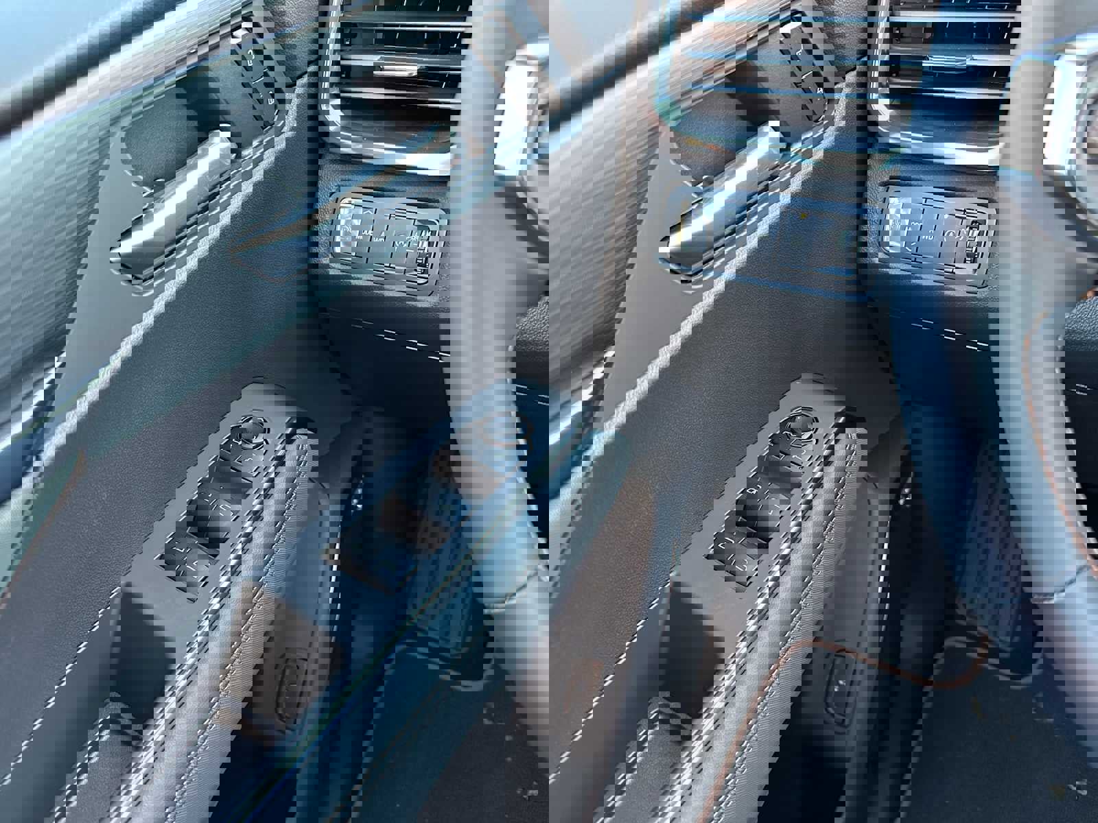 New 2026 GMC Acadia AT4 w/ LPO, Floor Liner Package image 35